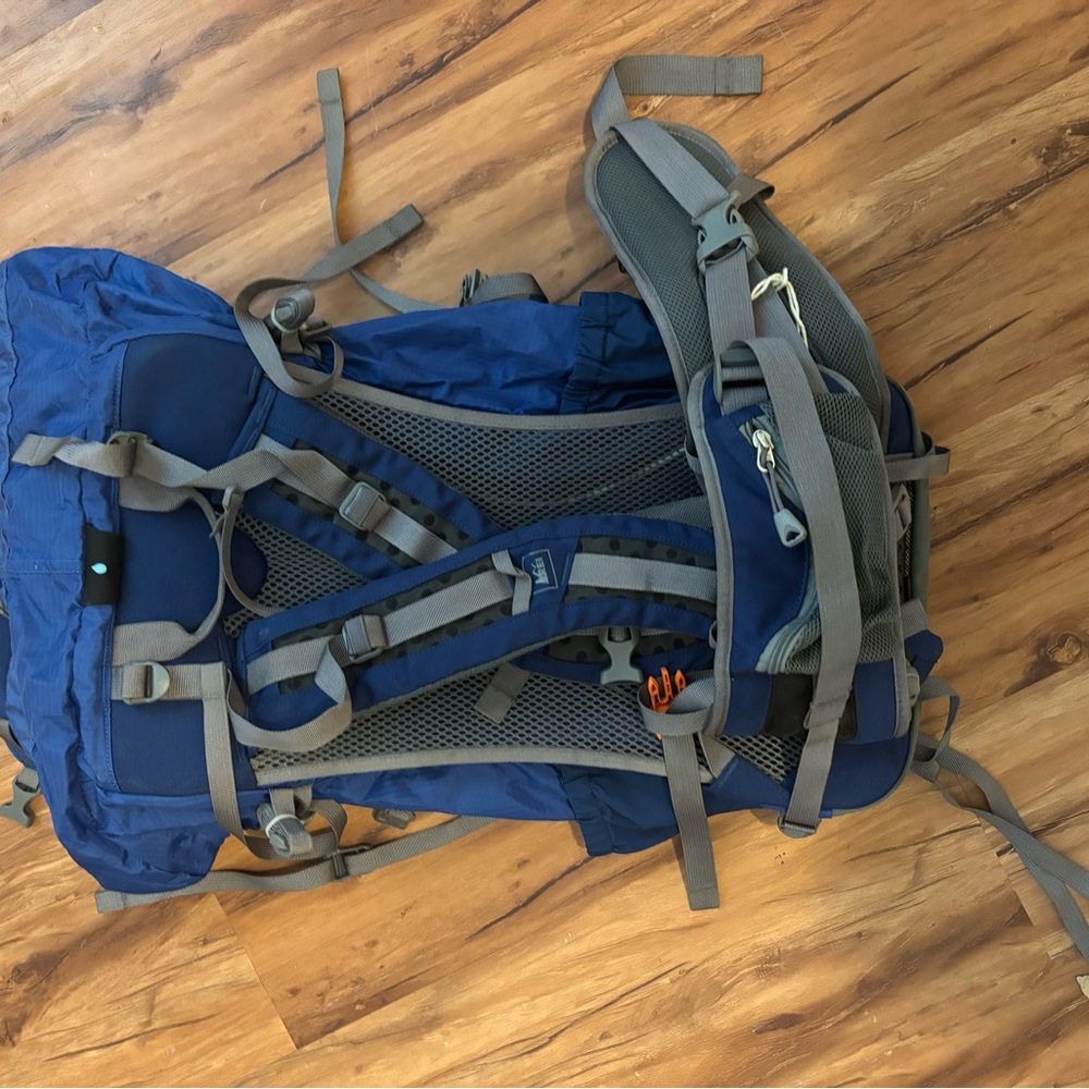 REI men’s Hiking Backpack - Picture 2 of 2